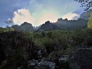 74 Il sole si abbassa sulle creste rocciose d'Alben